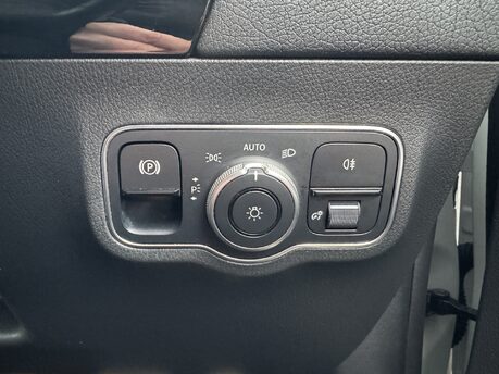 Mercedes-Benz GLA Class GLA 250e Exclusive Edition Premium Petrol Hybrid Auto PARKTRONIC/NAV/VAT Q 21