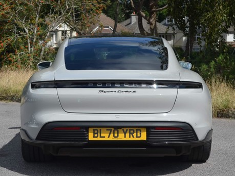 Porsche Taycan TURBO S 93KWH 