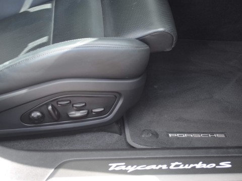 Porsche Taycan TURBO S 93KWH 25