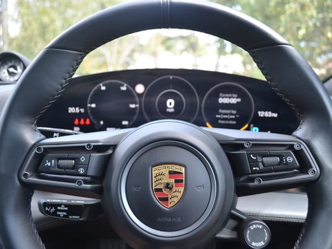 Porsche Taycan TURBO S 93KWH 46