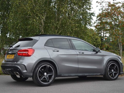 Mercedes-Benz GLA Class GLA250 4MATIC AMG LINE PREMIUM PLUS 9