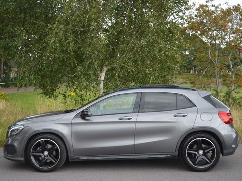 Mercedes-Benz GLA Class GLA250 4MATIC AMG LINE PREMIUM PLUS 12