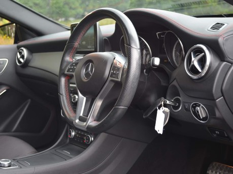 Mercedes-Benz GLA Class GLA250 4MATIC AMG LINE PREMIUM PLUS 