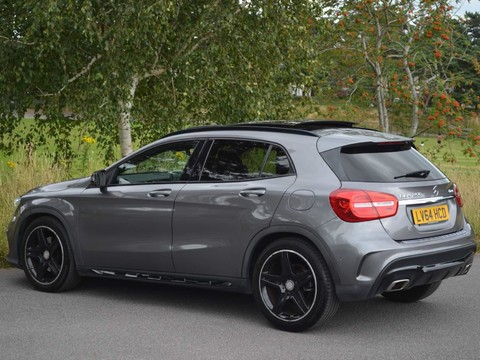 Mercedes-Benz GLA Class GLA250 4MATIC AMG LINE PREMIUM PLUS 32