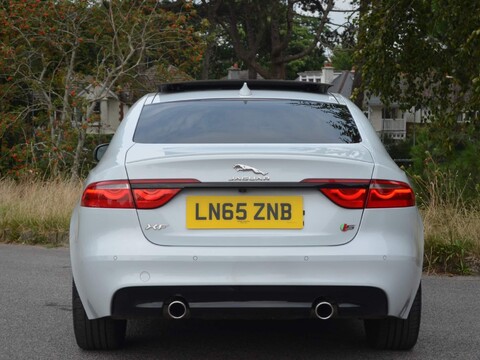 Jaguar XF V6 S 8