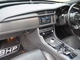 Jaguar XF V6 S 32