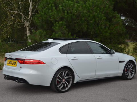 Jaguar XF V6 S 38