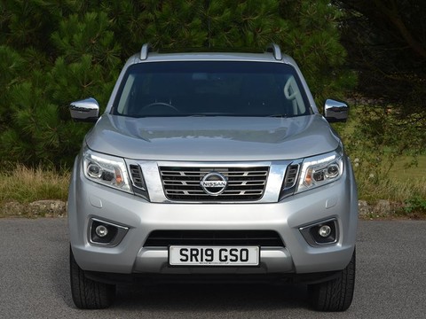 Nissan Navara DCI TEKNA 4X4 SHR DCB 2