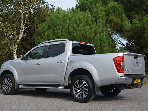 Nissan Navara DCI TEKNA 4X4 SHR DCB 7