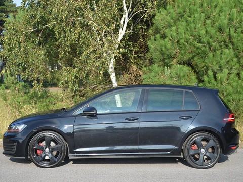 Volkswagen Golf GTI DSG 12