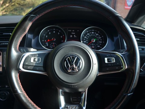 Volkswagen Golf GTI DSG 17