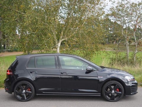 Volkswagen Golf GTI DSG 11