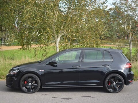 Volkswagen Golf GTI DSG 12