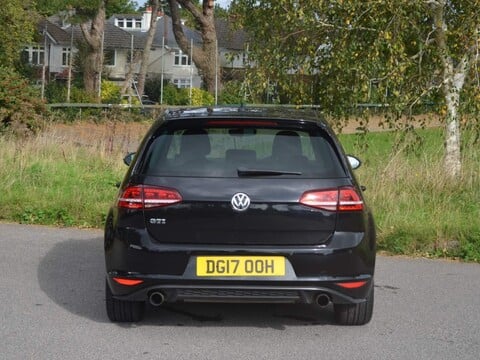 Volkswagen Golf GTI DSG 32