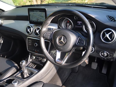 Mercedes-Benz GLA GLA 200 D SPORT 5