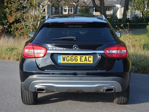 Mercedes-Benz GLA GLA 200 D SPORT 8