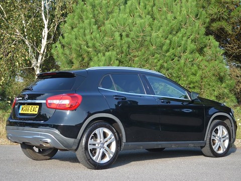 Mercedes-Benz GLA GLA 200 D SPORT 9