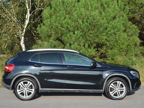 Mercedes-Benz GLA GLA 200 D SPORT 11