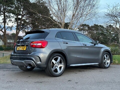 Mercedes-Benz GLA GLA250 4MATIC AMG LINE 9