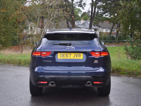 Jaguar F-Pace V6 S AWD 35