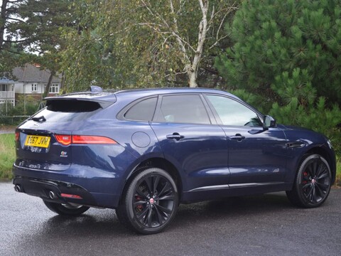 Jaguar F-Pace V6 S AWD 37