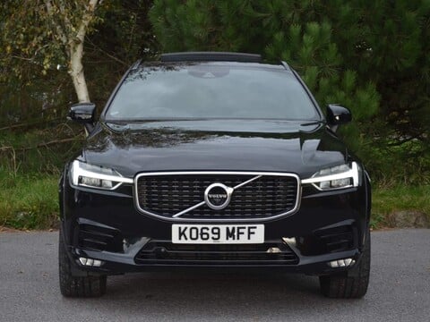 Volvo XC60 B5 R-DESIGN PRO AWD 2