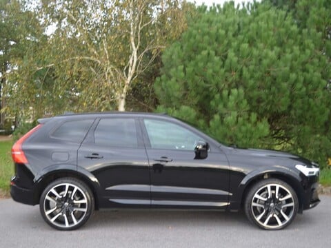 Volvo XC60 B5 R-DESIGN PRO AWD 11