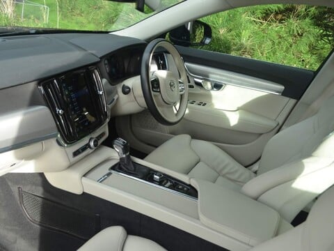 Volvo V90 T4 MOMENTUM PLUS 5