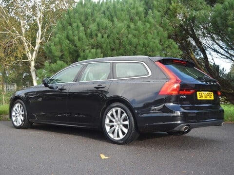 Volvo V90 T4 MOMENTUM PLUS 7