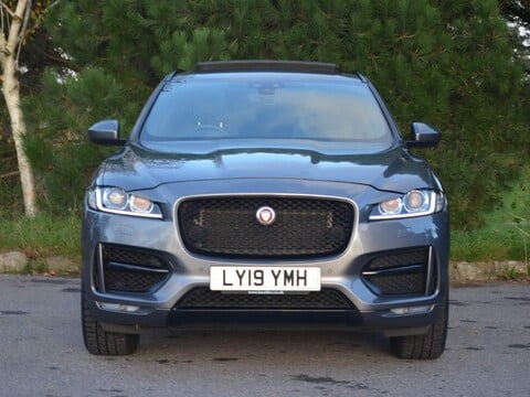 Jaguar F-Pace R-SPORT AWD 2