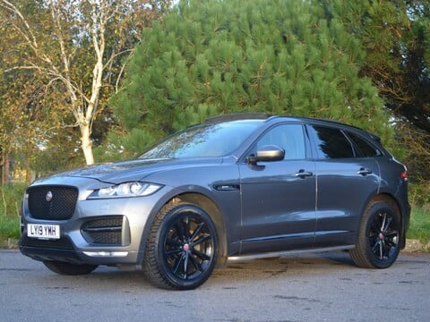 Jaguar F-Pace R-SPORT AWD 3