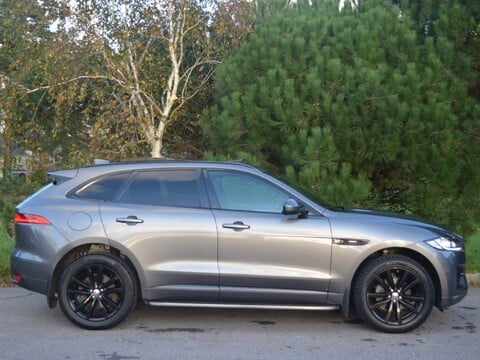 Jaguar F-Pace R-SPORT AWD 11