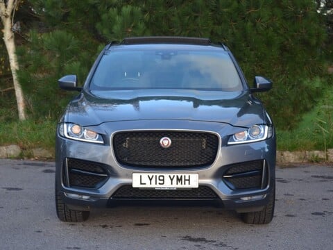 Jaguar F-Pace R-SPORT AWD 23