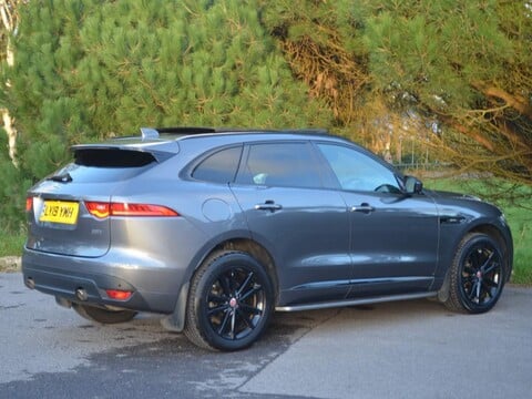 Jaguar F-Pace R-SPORT AWD 34