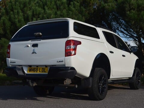 Mitsubishi L200 DI-D BARBARIAN BLACK DCB 23