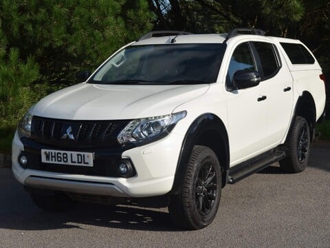 Mitsubishi L200 DI-D BARBARIAN BLACK DCB 17