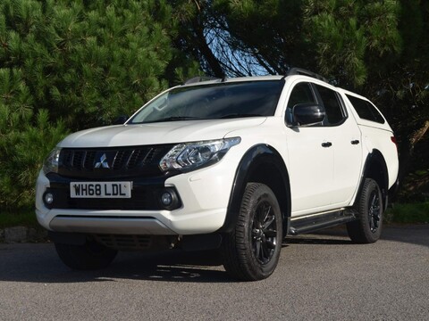 Mitsubishi L200 DI-D BARBARIAN BLACK DCB 18