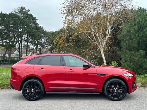 Jaguar F-Pace V6 S AWD 11