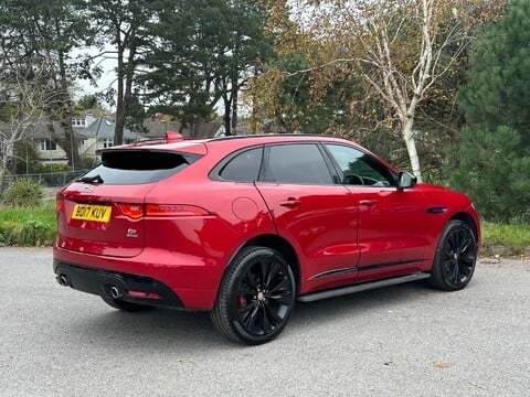 Jaguar F-Pace V6 S AWD 36