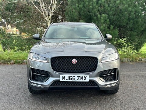 Jaguar F-Pace R-SPORT AWD 2