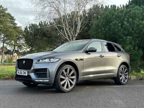 Jaguar F-Pace R-SPORT AWD 3