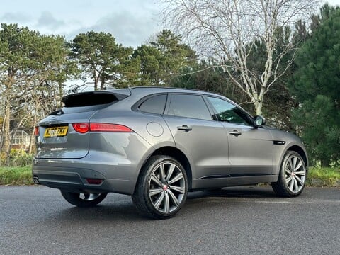 Jaguar F-Pace R-SPORT AWD 9