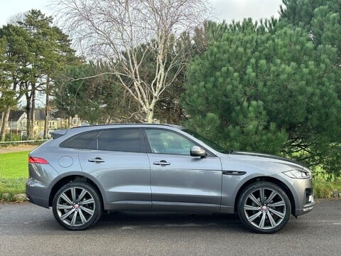 Jaguar F-Pace R-SPORT AWD 11