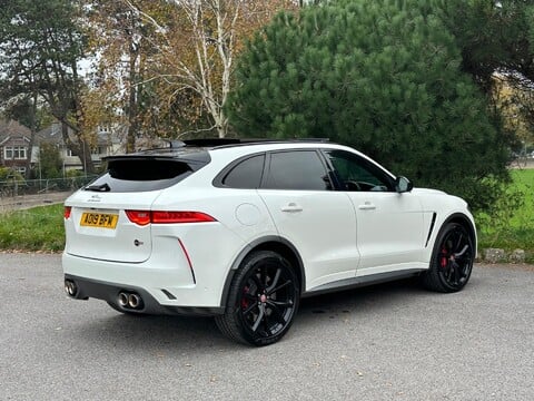 Jaguar F-Pace SVR AWD 39