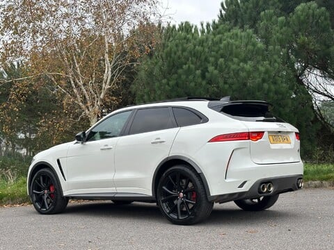 Jaguar F-Pace SVR AWD 33