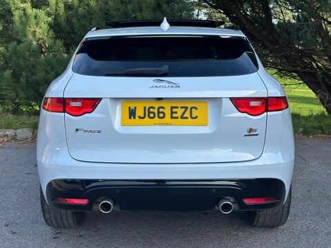 Jaguar F-Pace V6 S AWD 9