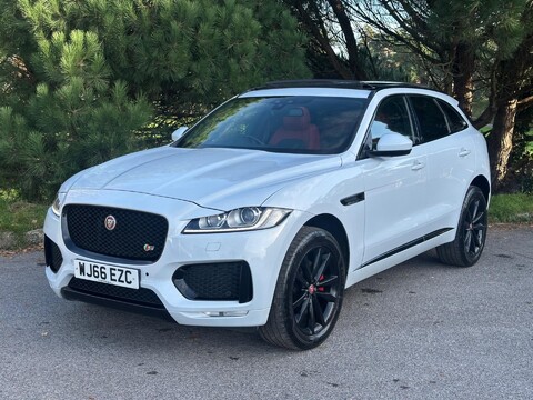 Jaguar F-Pace V6 S AWD 32