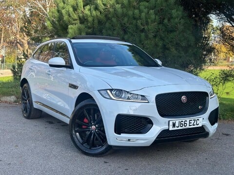 Jaguar F-Pace V6 S AWD 35