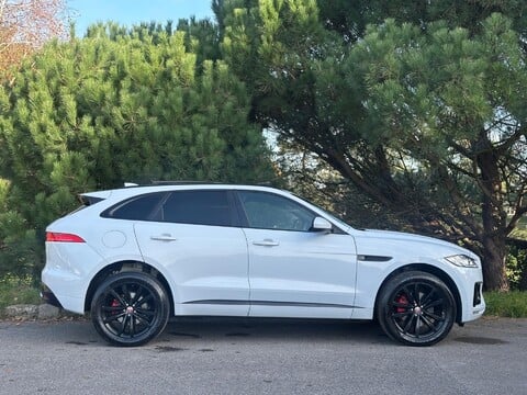 Jaguar F-Pace V6 S AWD 37