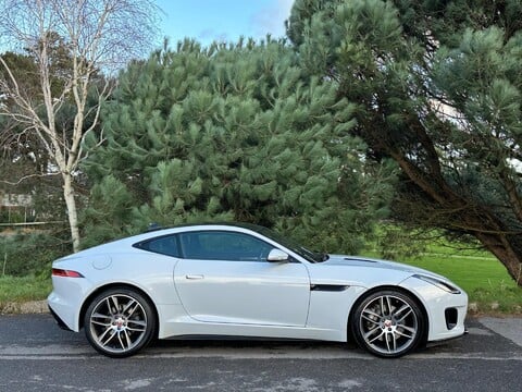 Jaguar F-Type I4 R-DYNAMIC 11